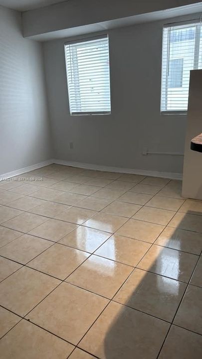 For Rent: $1,400 (1 beds, 1 baths, 615 Square Feet)