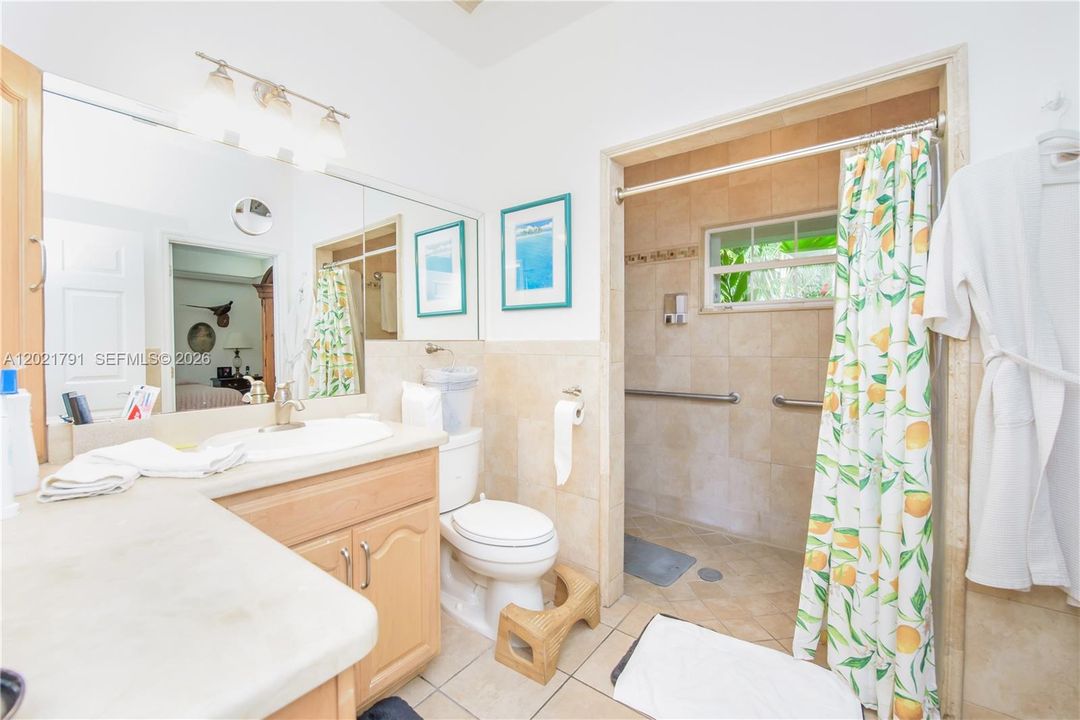 2nd bathroom-Guest House/Back House