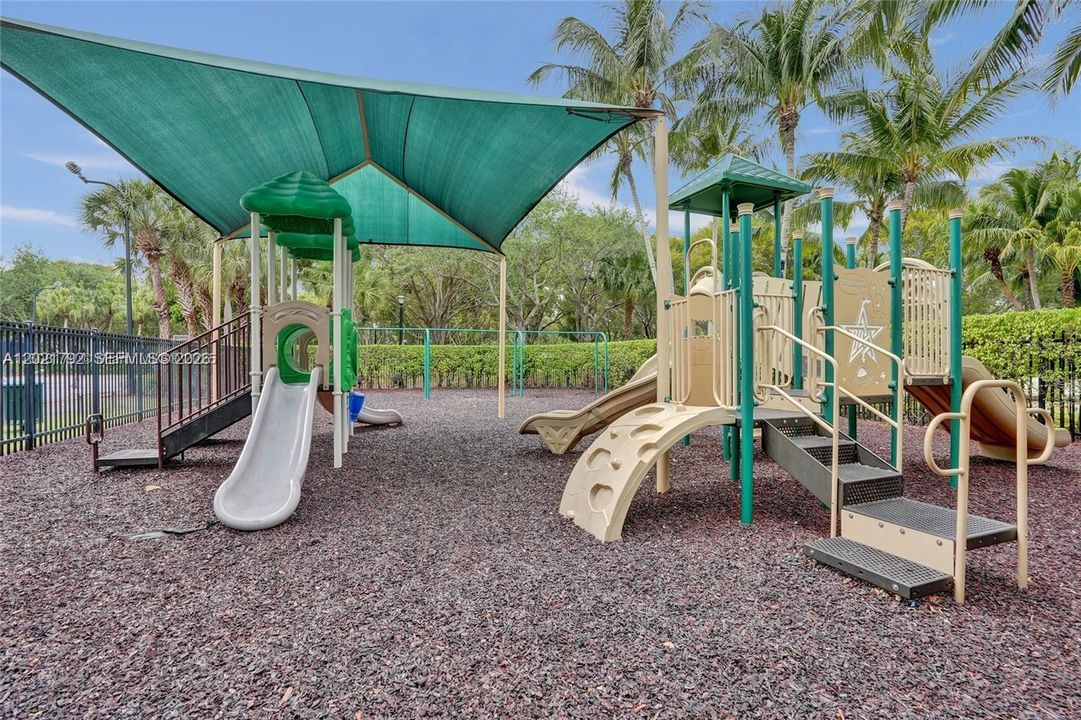 Active With Contract: $4,000 (4 beds, 3 baths, 2507 Square Feet)