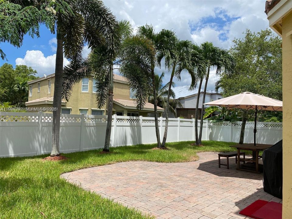 Active With Contract: $4,000 (4 beds, 3 baths, 2507 Square Feet)
