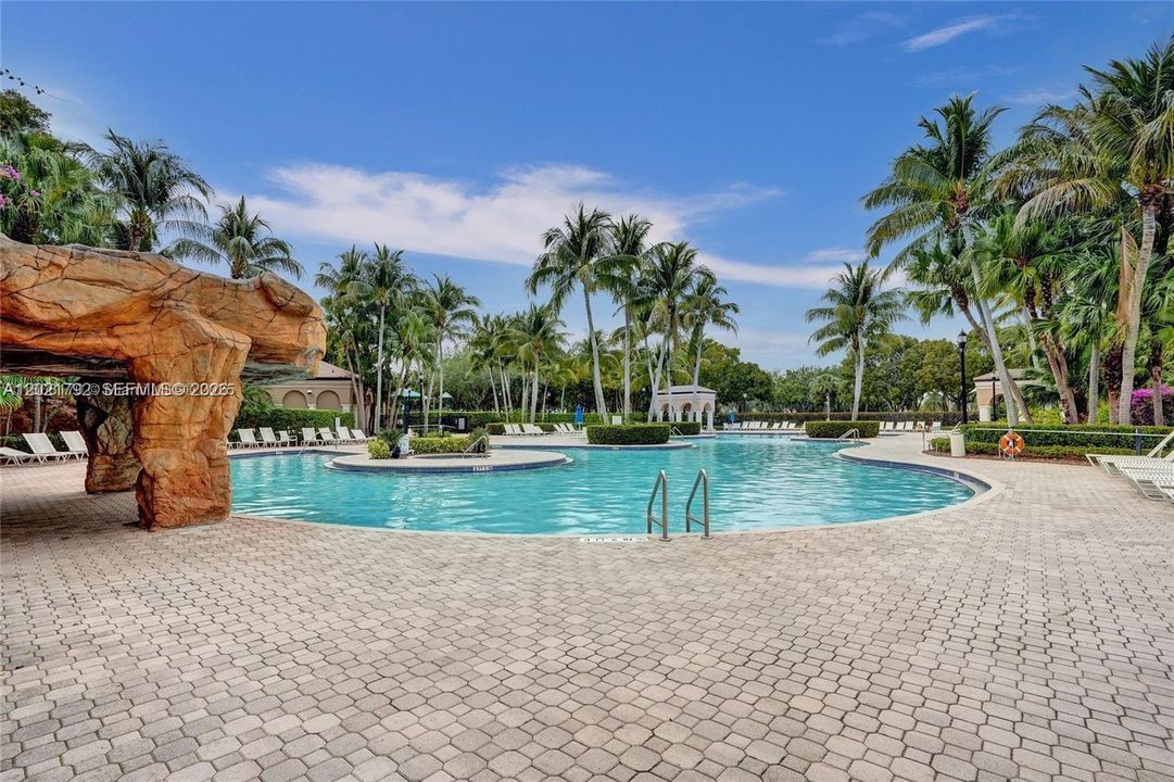 Active With Contract: $4,000 (4 beds, 3 baths, 2507 Square Feet)