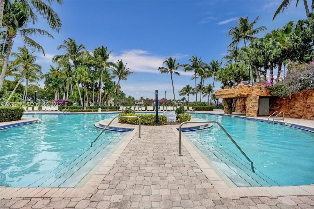 Active With Contract: $4,000 (4 beds, 3 baths, 2507 Square Feet)