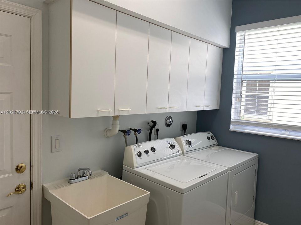 Active With Contract: $4,000 (4 beds, 3 baths, 2507 Square Feet)
