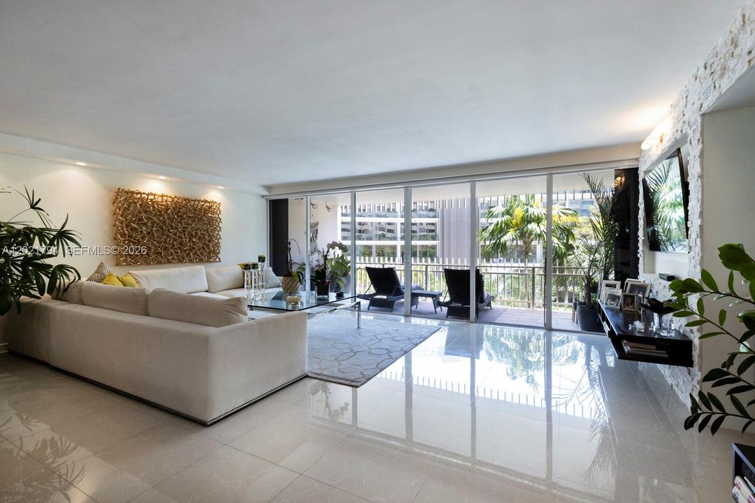 For Sale: $1,499,000 (2 beds, 2 baths, 1882 Square Feet)
