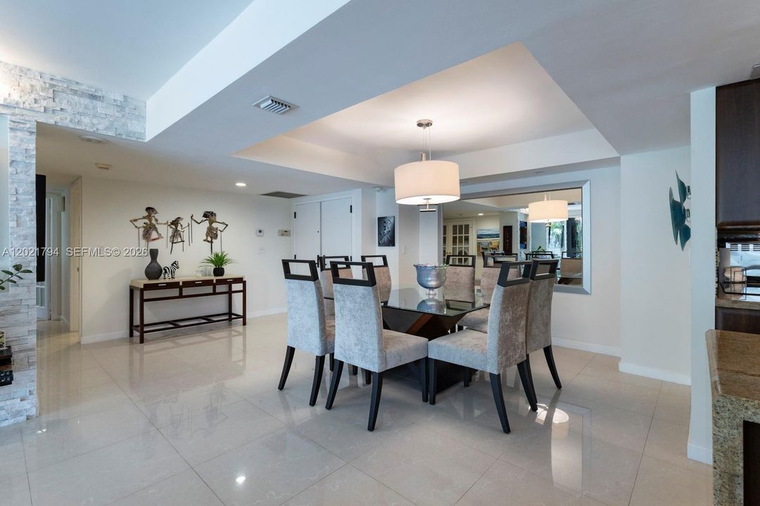 For Sale: $1,499,000 (2 beds, 2 baths, 1882 Square Feet)