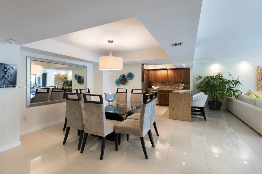 For Sale: $1,499,000 (2 beds, 2 baths, 1882 Square Feet)