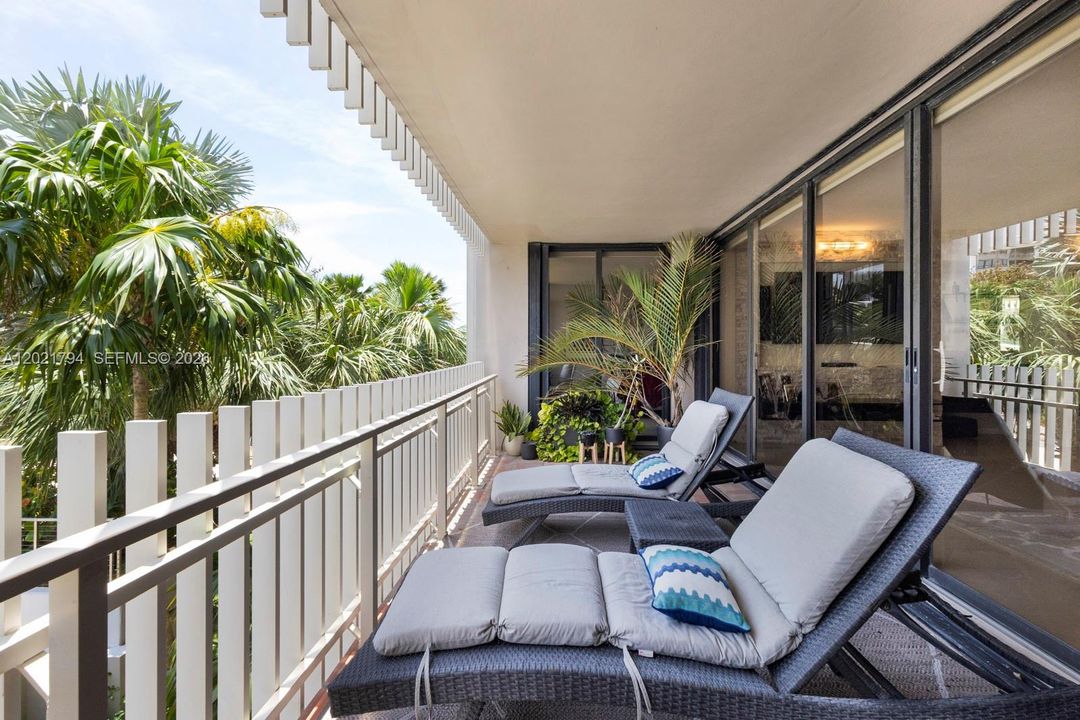 For Sale: $1,499,000 (2 beds, 2 baths, 1882 Square Feet)