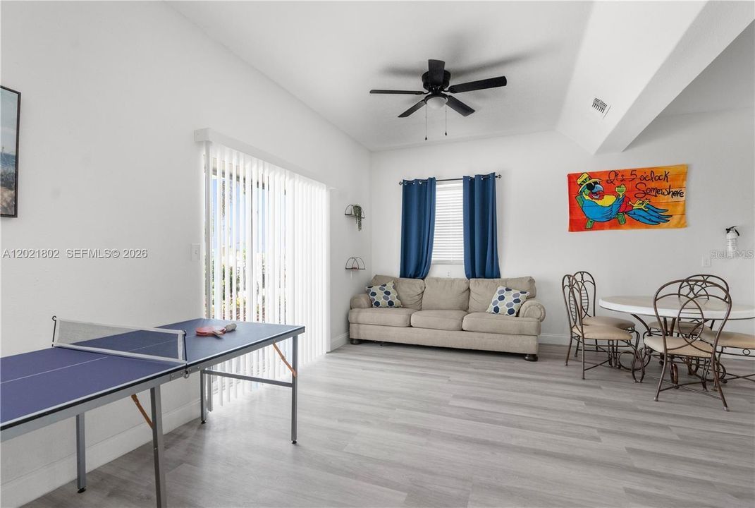 Recientemente alquilado: $3,500 (6 camas, 3 baños, 2005 Pies cuadrados)