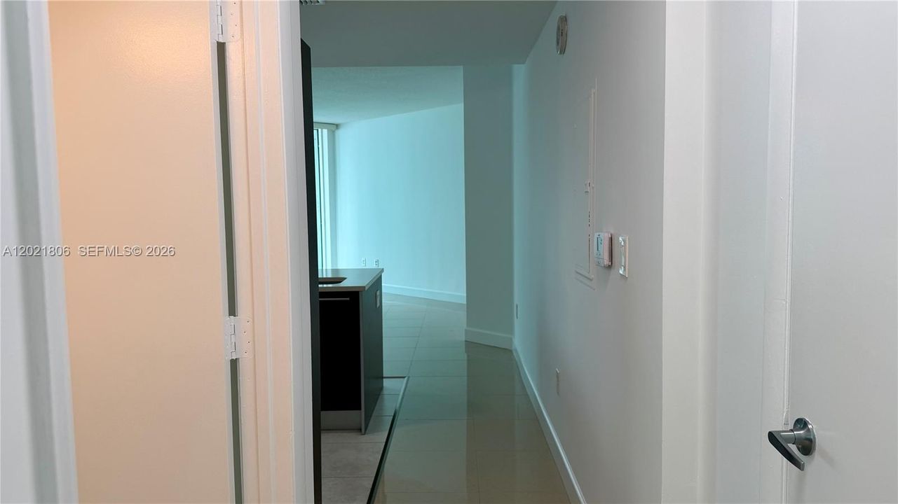 Active With Contract: $2,850 (1 beds, 1 baths, 794 Square Feet)