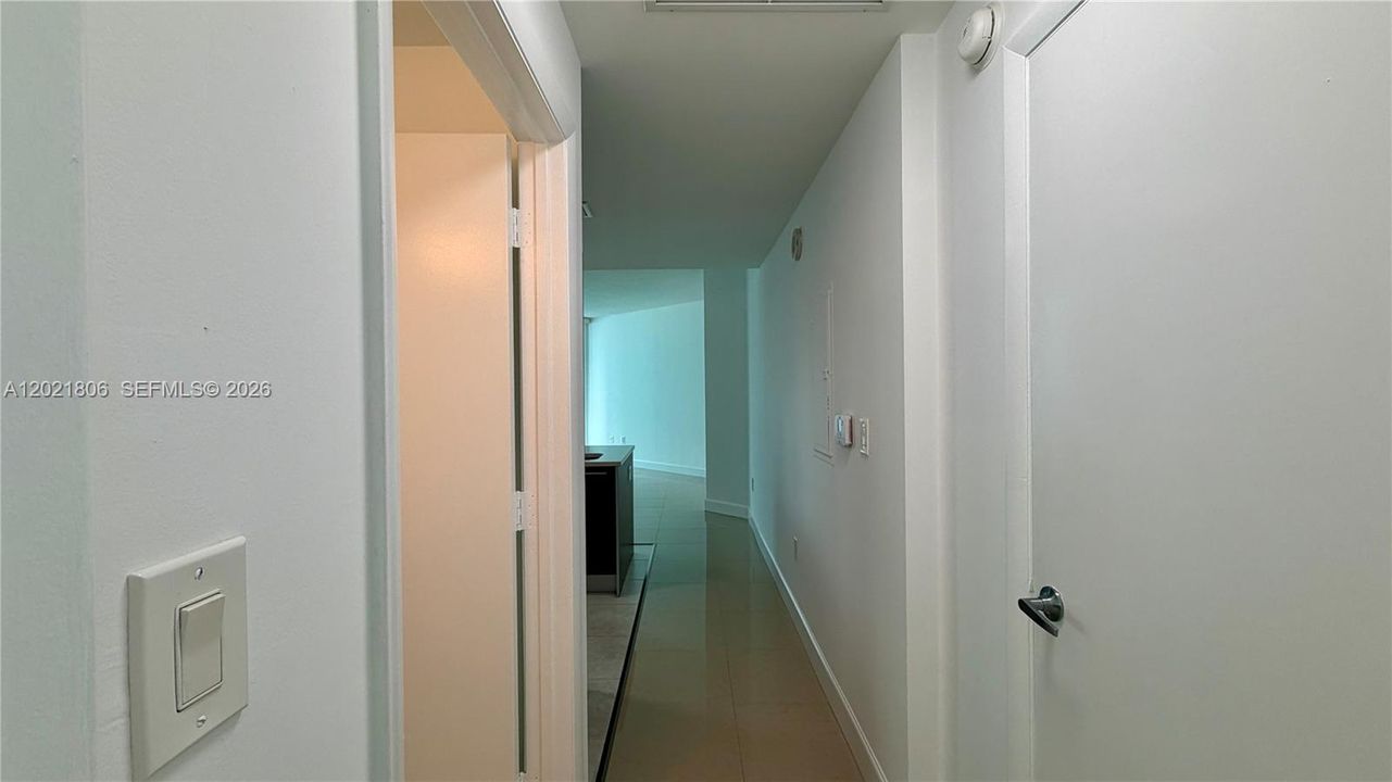 Active With Contract: $2,850 (1 beds, 1 baths, 794 Square Feet)