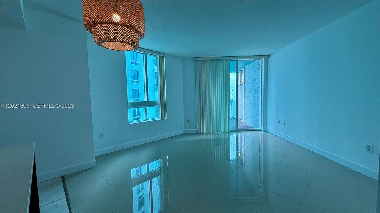 Active With Contract: $2,850 (1 beds, 1 baths, 794 Square Feet)