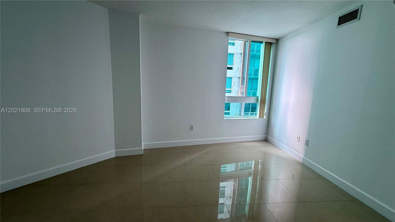 Active With Contract: $2,850 (1 beds, 1 baths, 794 Square Feet)