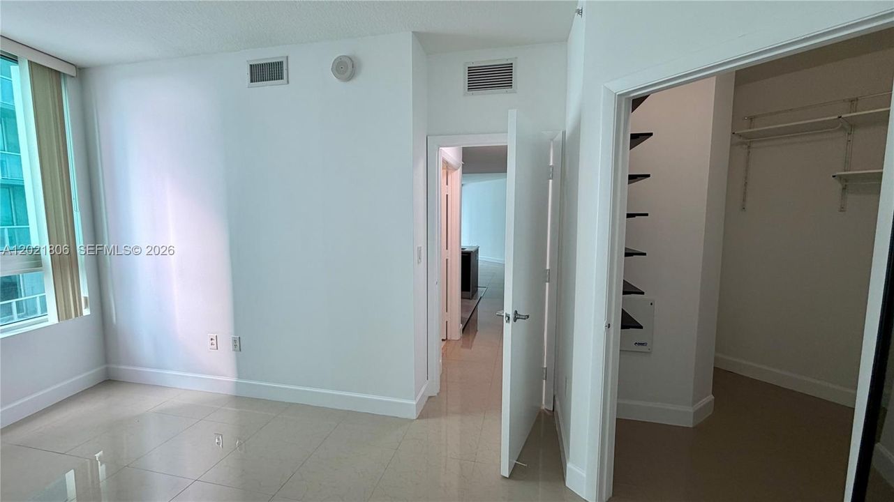 Active With Contract: $2,850 (1 beds, 1 baths, 794 Square Feet)