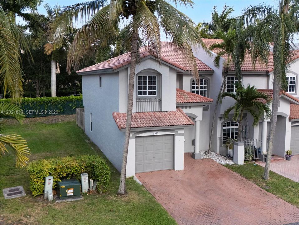 На продажу: $589,000 (3 спален, 2 ванн, 1571 Квадратных фут)