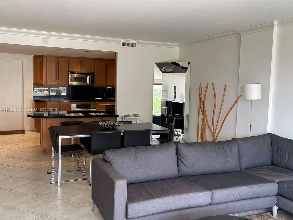 For Sale: $1,175,000 (2 beds, 2 baths, 1260 Square Feet)