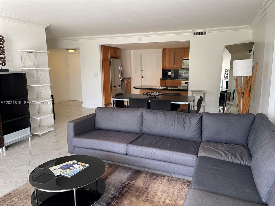 For Sale: $1,175,000 (2 beds, 2 baths, 1260 Square Feet)