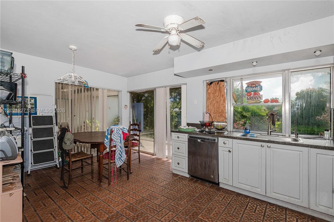 Active With Contract: $560,000 (3 beds, 2 baths, 1570 Square Feet)