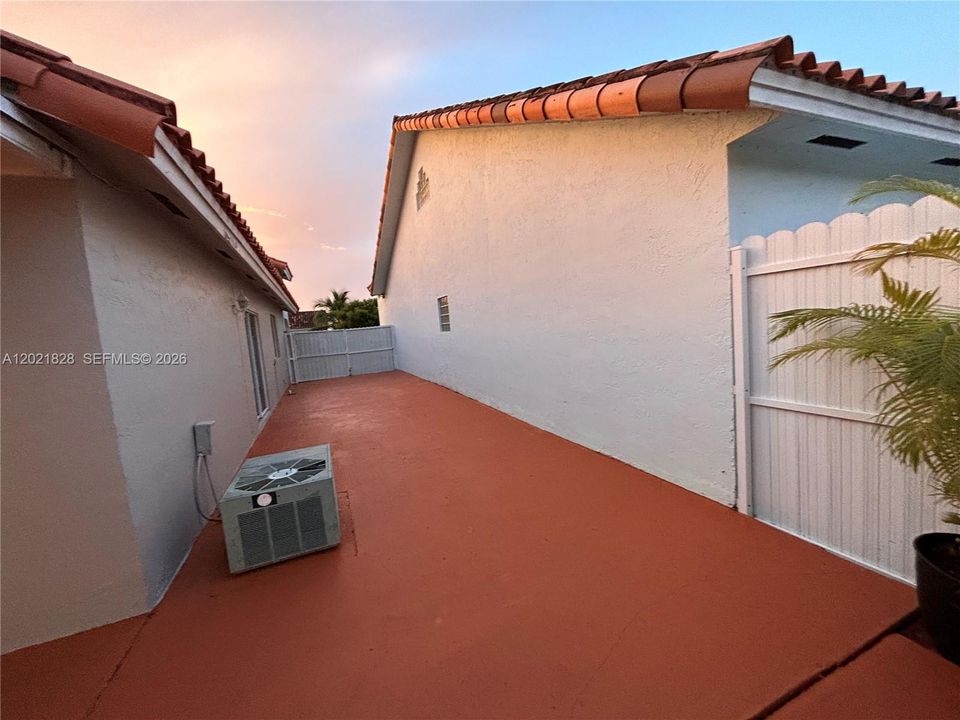 For Rent: $3,500 (3 beds, 2 baths, 1604 Square Feet)