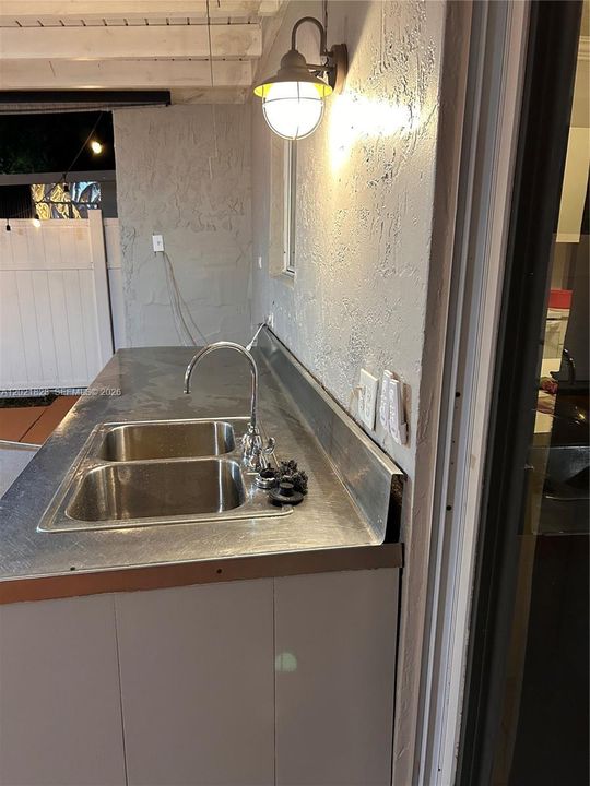For Rent: $3,500 (3 beds, 2 baths, 1604 Square Feet)