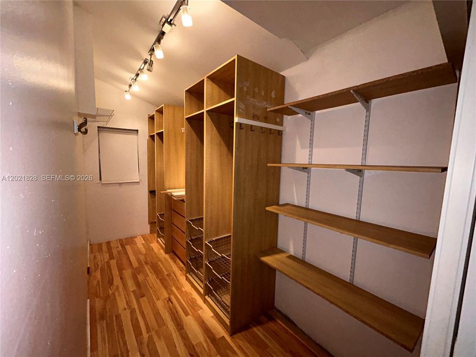 For Rent: $3,500 (3 beds, 2 baths, 1604 Square Feet)