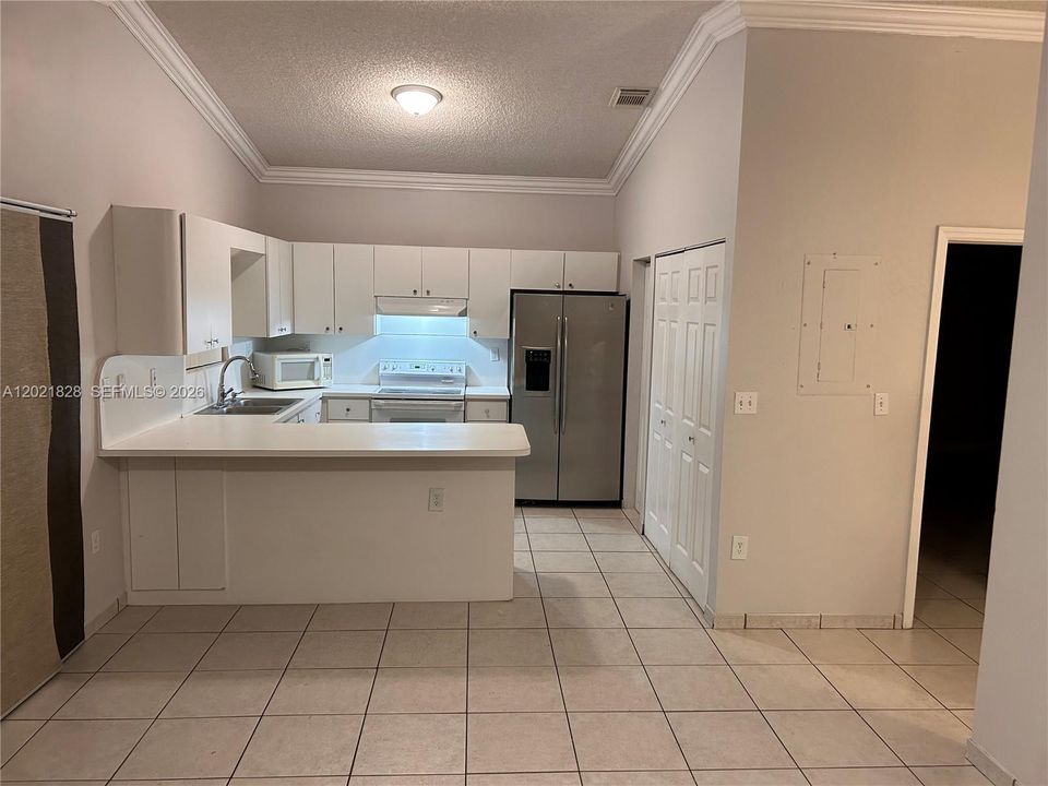 For Rent: $3,500 (3 beds, 2 baths, 1604 Square Feet)