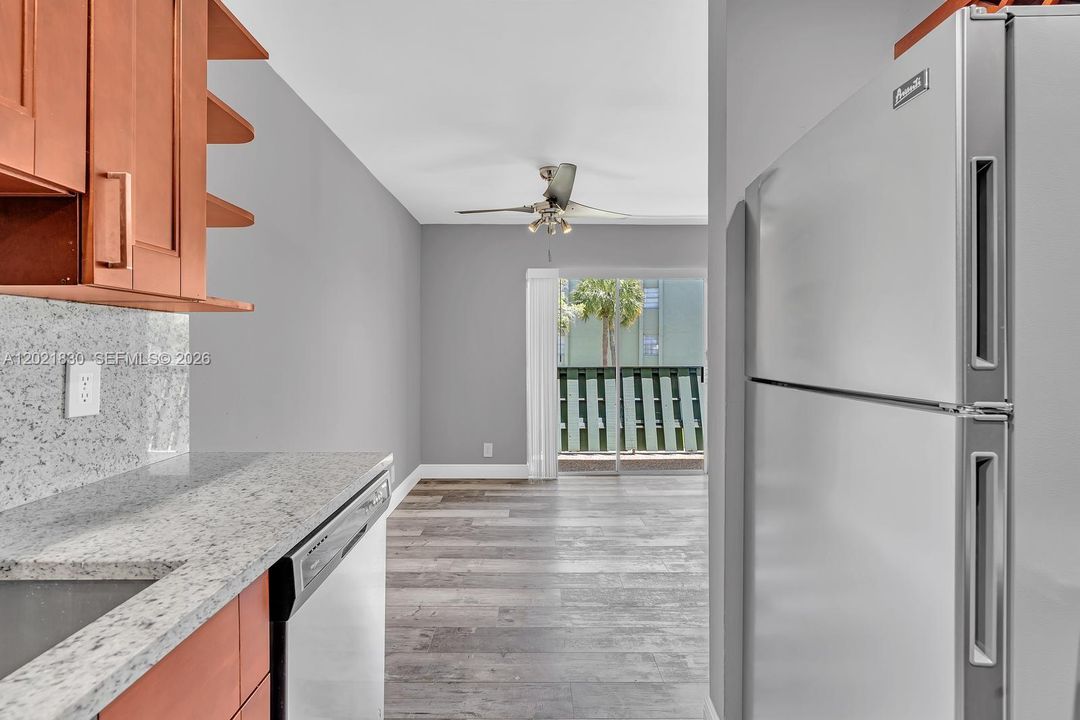 En Renta: $2,395 (2 camas, 2 baños, 1200 Pies cuadrados)