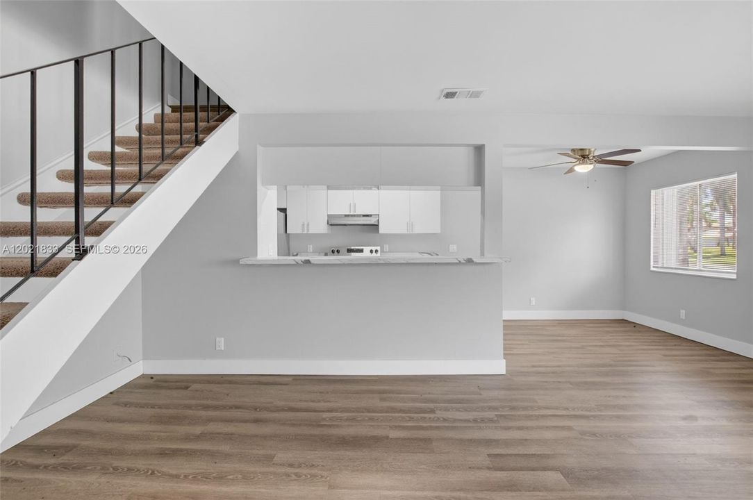 For Rent: $1,950 (2 beds, 1 baths, 844 Square Feet)