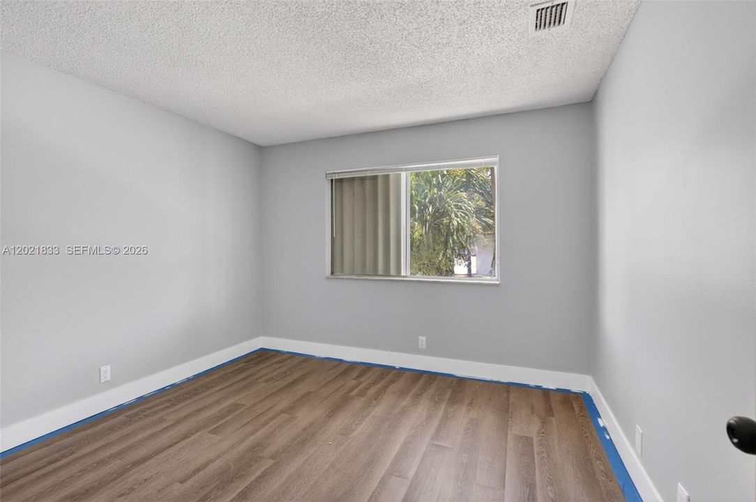 For Rent: $1,950 (2 beds, 1 baths, 844 Square Feet)