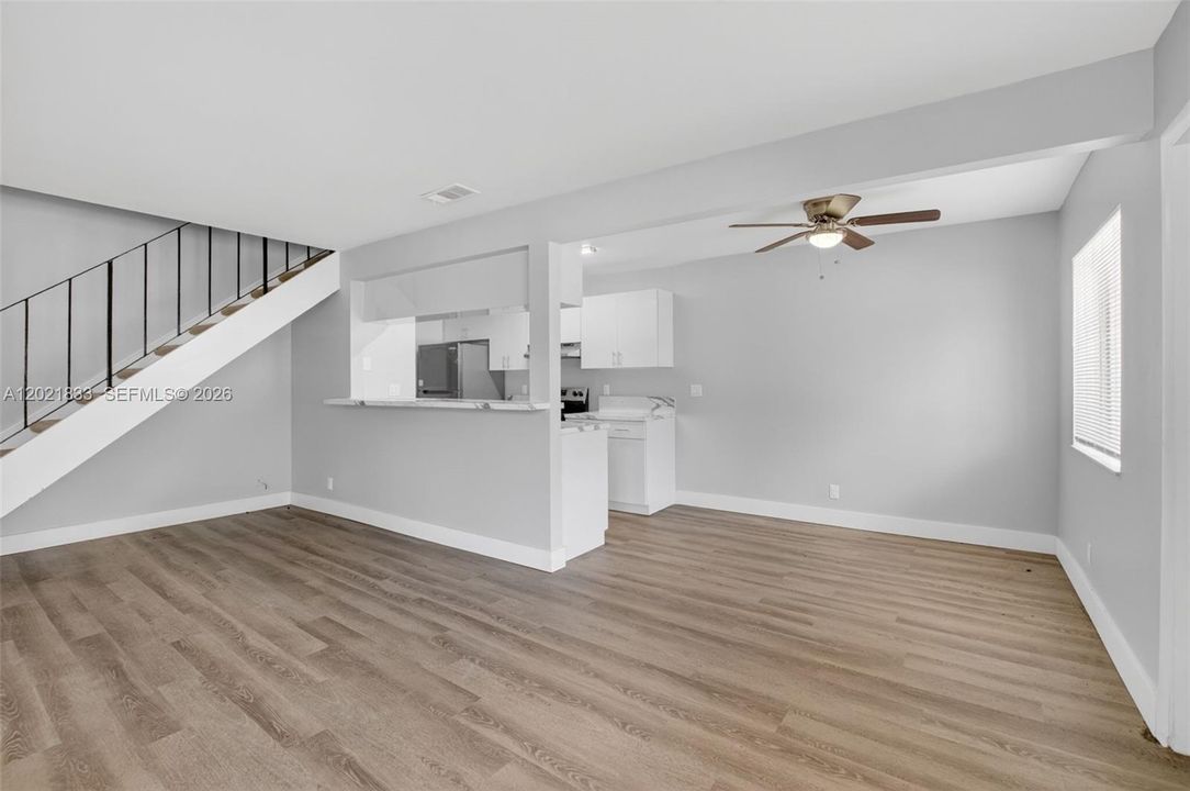 For Rent: $1,950 (2 beds, 1 baths, 844 Square Feet)