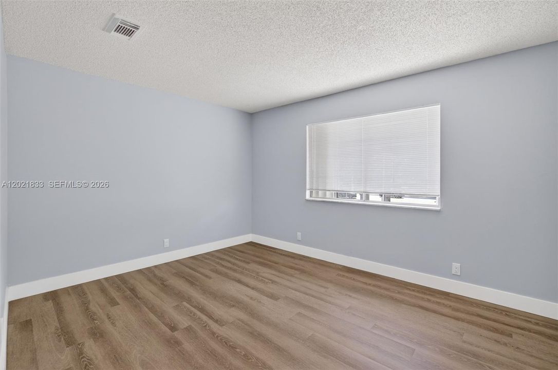 For Rent: $1,950 (2 beds, 1 baths, 844 Square Feet)
