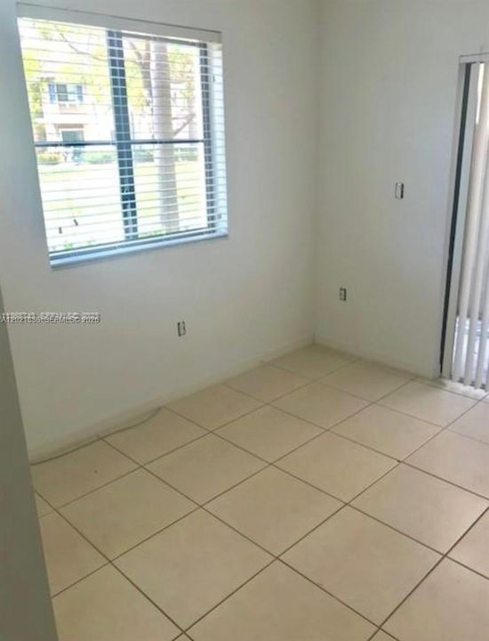 For Sale: $310,000 (2 beds, 2 baths, 1139 Square Feet)