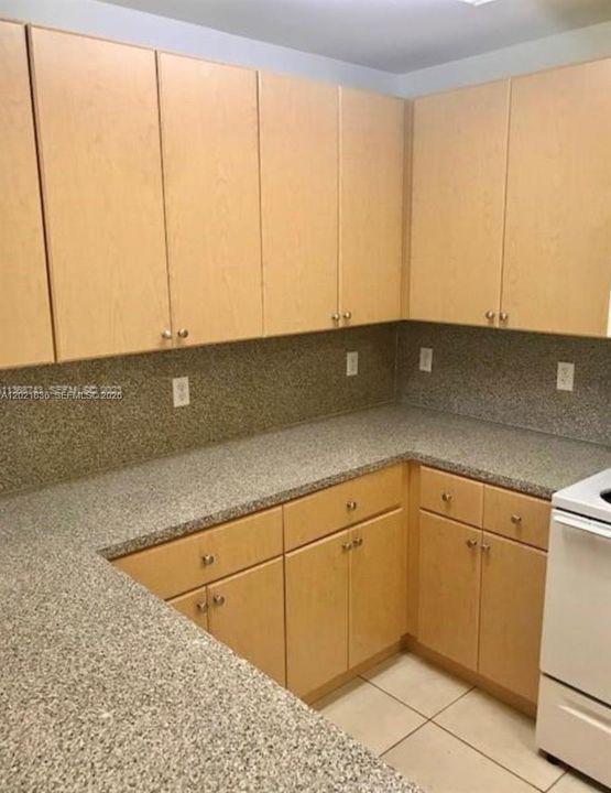 For Sale: $310,000 (2 beds, 2 baths, 1139 Square Feet)