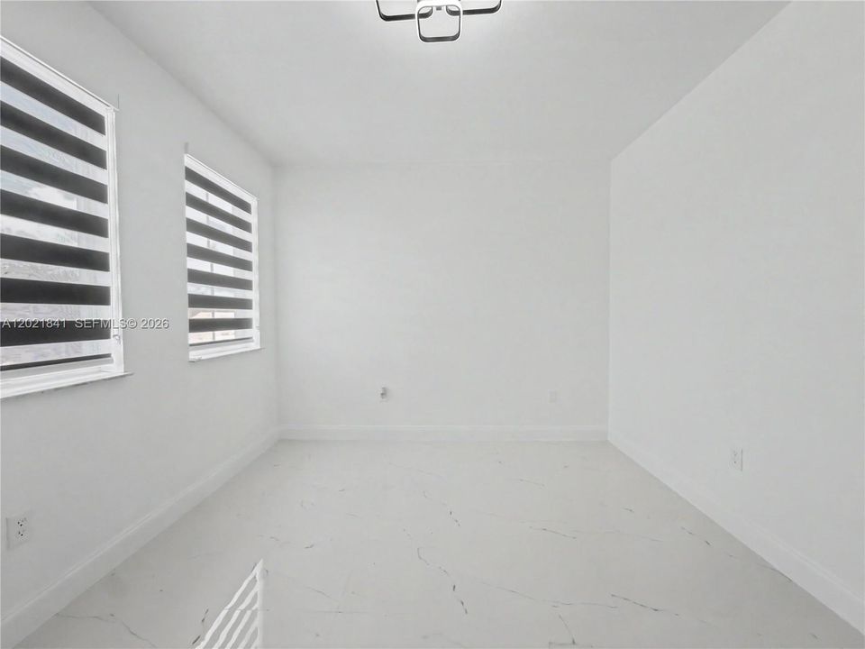 Vendido Recientemente: $1,050,000 (5 camas, 3 baños, 2372 Pies cuadrados)