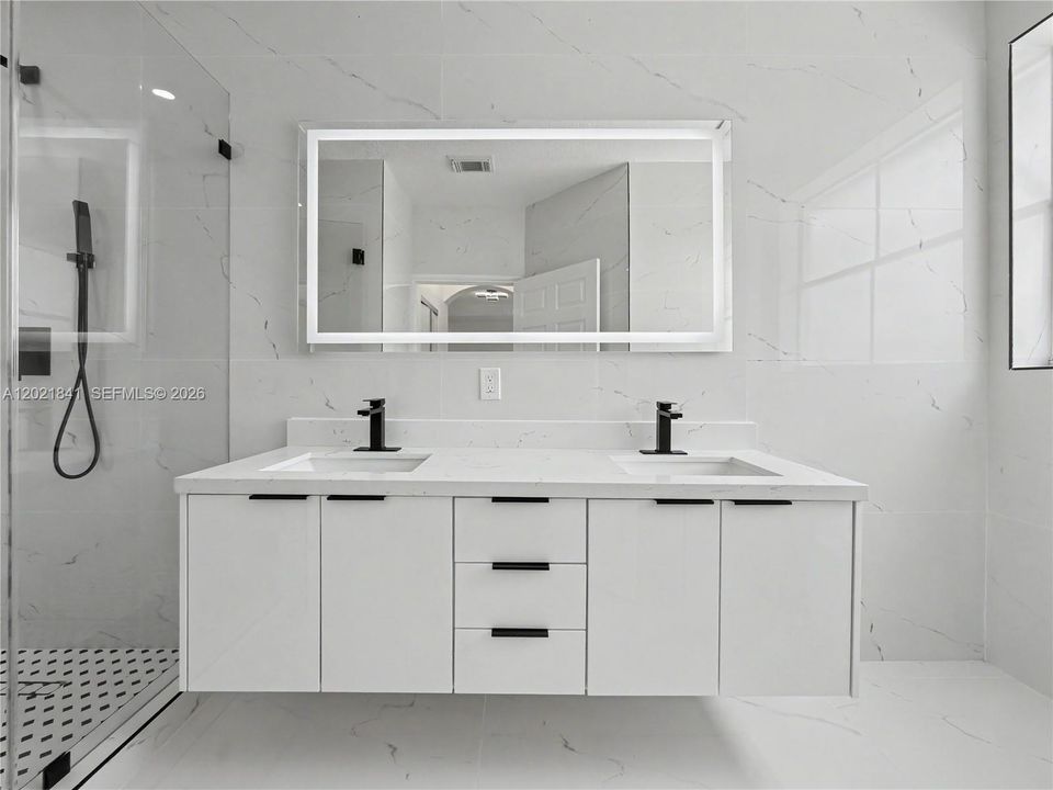 Vendido Recientemente: $1,050,000 (5 camas, 3 baños, 2372 Pies cuadrados)