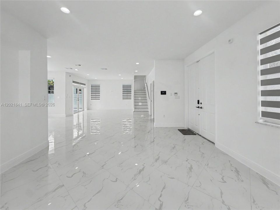 Vendido Recientemente: $1,050,000 (5 camas, 3 baños, 2372 Pies cuadrados)