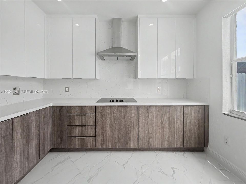 Vendido Recientemente: $1,050,000 (5 camas, 3 baños, 2372 Pies cuadrados)