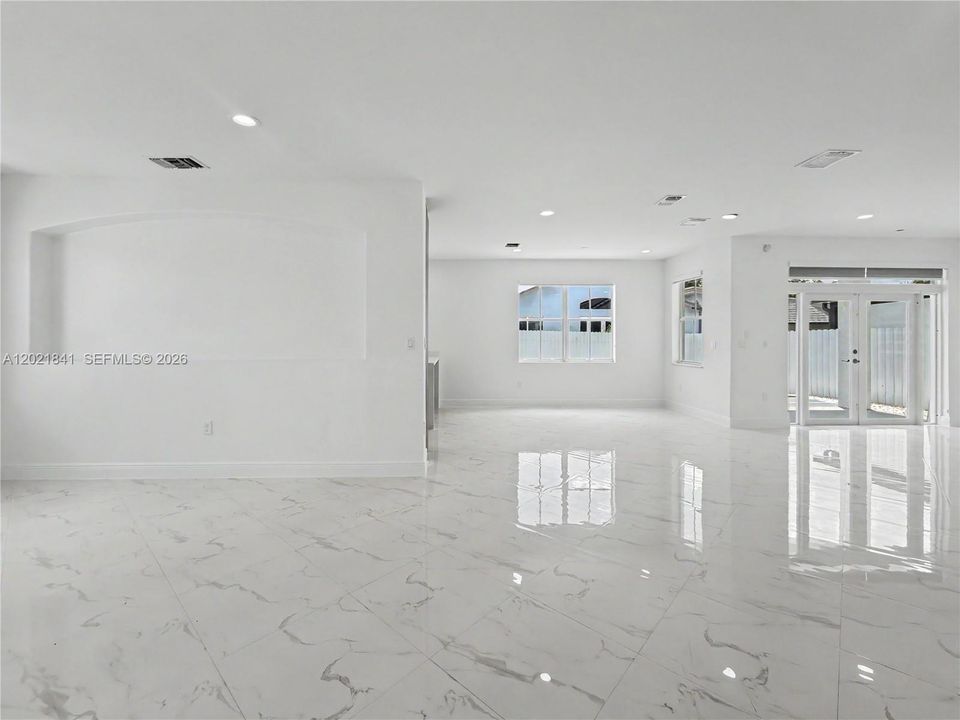 Vendido Recientemente: $1,050,000 (5 camas, 3 baños, 2372 Pies cuadrados)