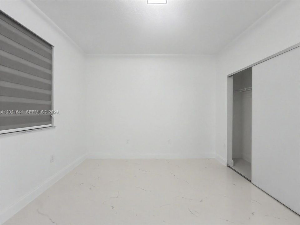 Vendido Recientemente: $1,050,000 (5 camas, 3 baños, 2372 Pies cuadrados)