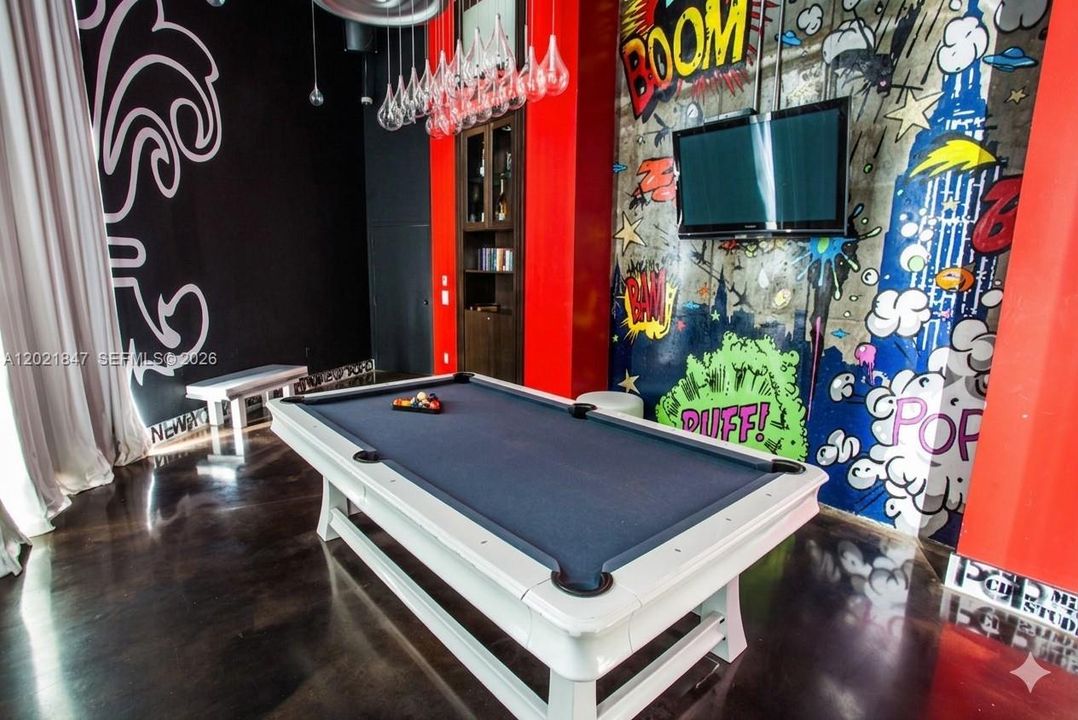 For Sale: $425,000 (1 beds, 1 baths, 795 Square Feet)