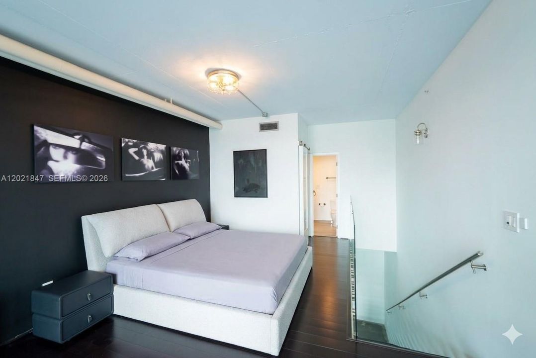 For Sale: $425,000 (1 beds, 1 baths, 795 Square Feet)