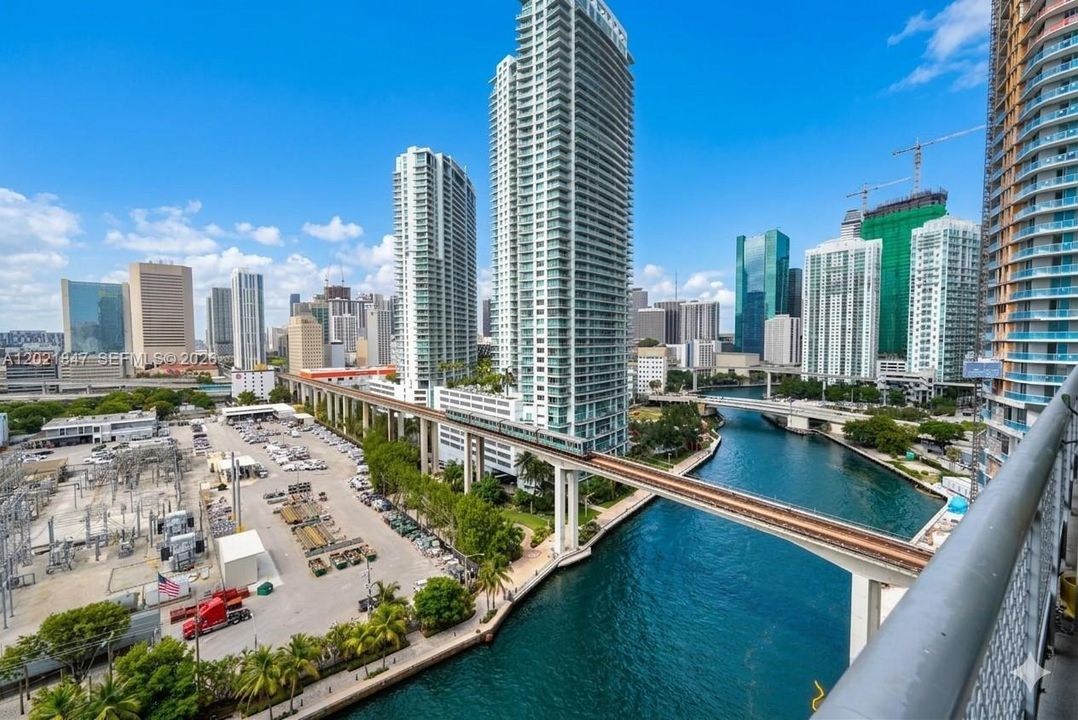 For Sale: $425,000 (1 beds, 1 baths, 795 Square Feet)