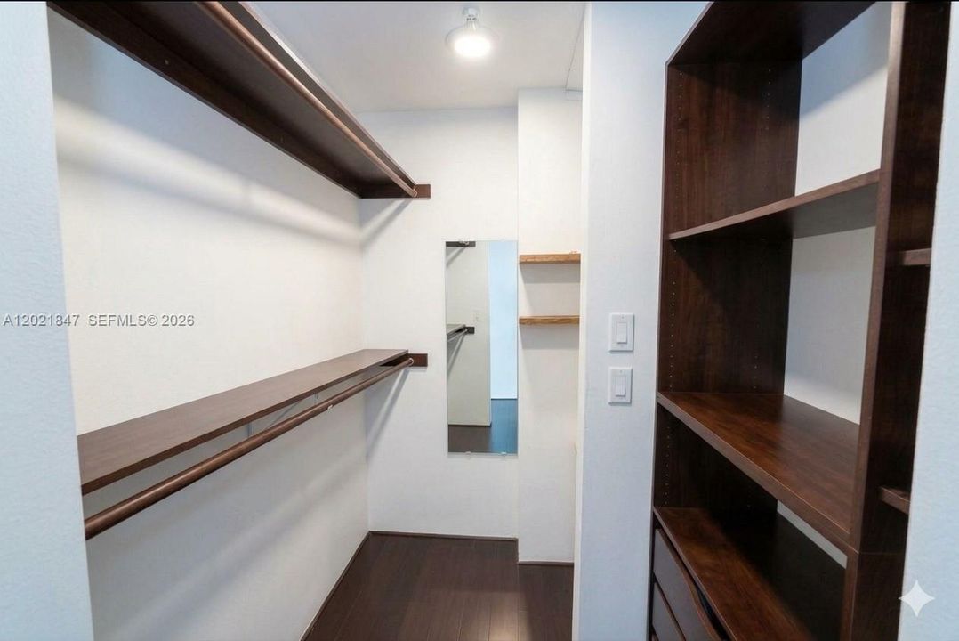 For Sale: $425,000 (1 beds, 1 baths, 795 Square Feet)