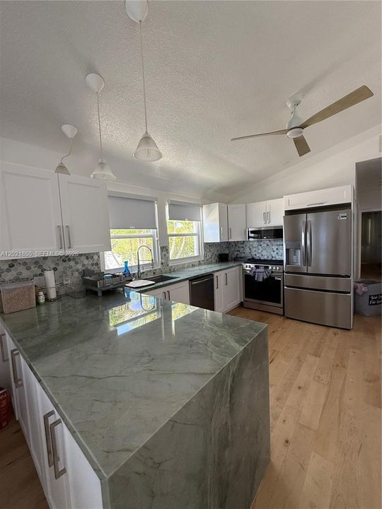 Active With Contract: $5,900 (4 beds, 4 baths, 1968 Square Feet)