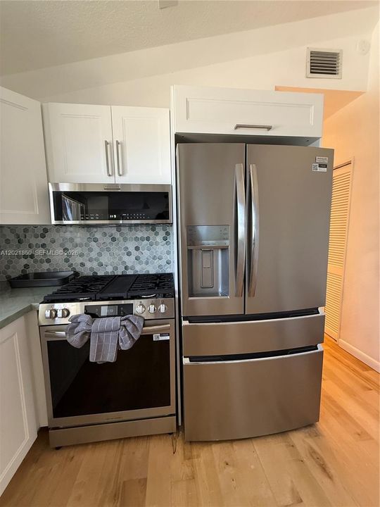 Active With Contract: $5,900 (4 beds, 4 baths, 1968 Square Feet)
