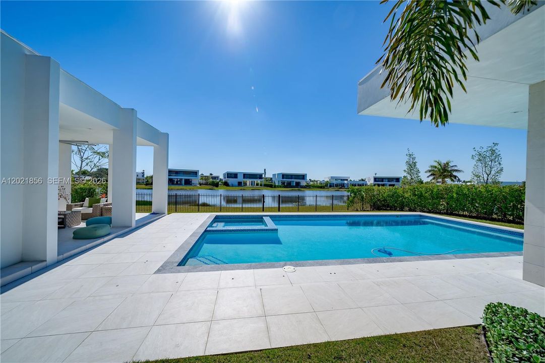 For Sale: $3,300,000 (6 beds, 7 baths, 5184 Square Feet)