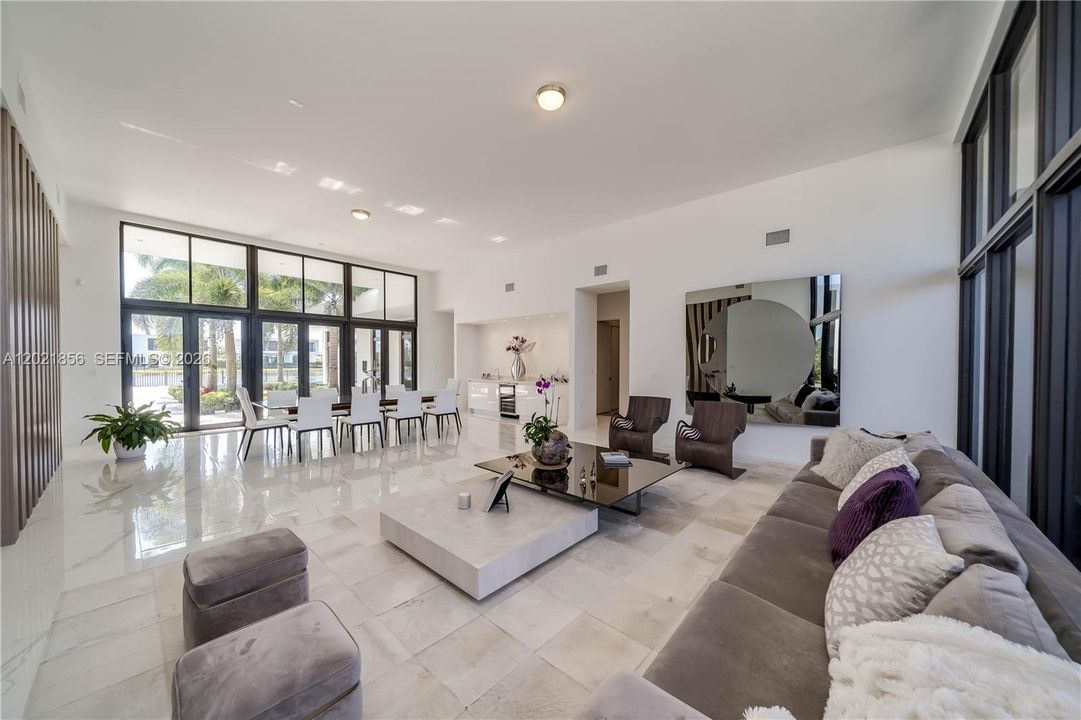 For Sale: $3,300,000 (6 beds, 7 baths, 5184 Square Feet)
