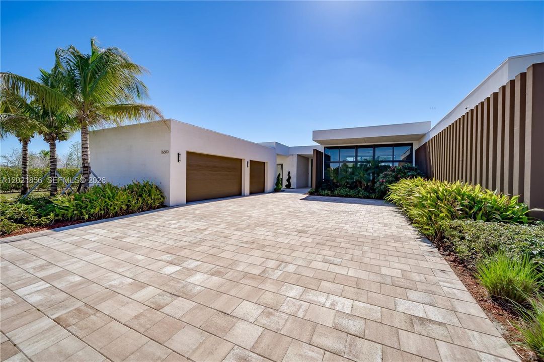For Sale: $3,300,000 (6 beds, 7 baths, 5184 Square Feet)
