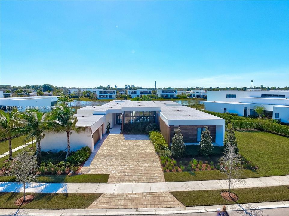 For Sale: $3,300,000 (6 beds, 7 baths, 5184 Square Feet)
