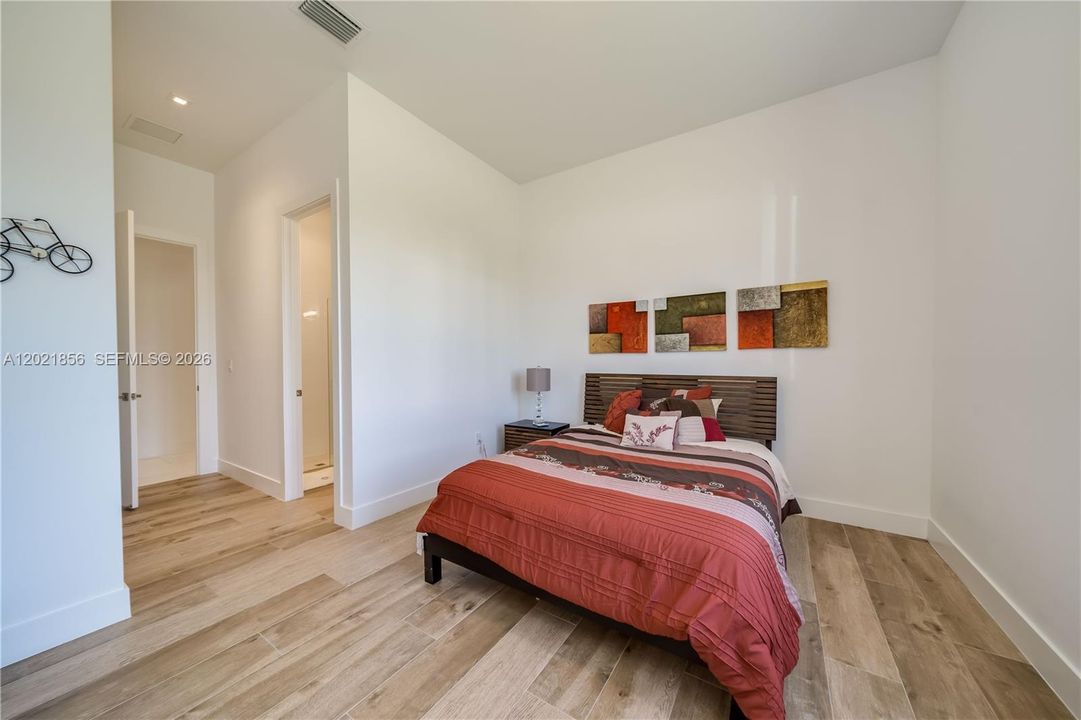 For Sale: $3,300,000 (6 beds, 7 baths, 5184 Square Feet)