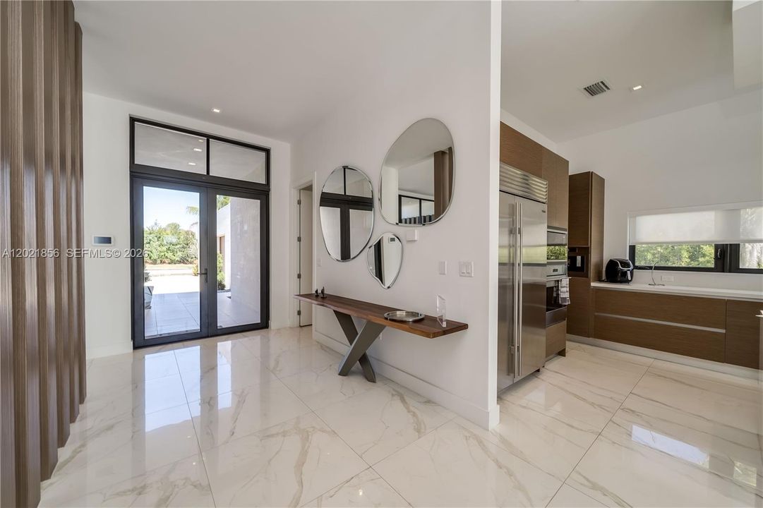 For Sale: $3,300,000 (6 beds, 7 baths, 5184 Square Feet)